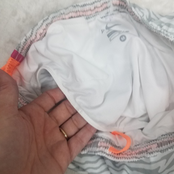 Nike Dri-Fit Shorts (Girls) Sz M - Picture 5 of 6